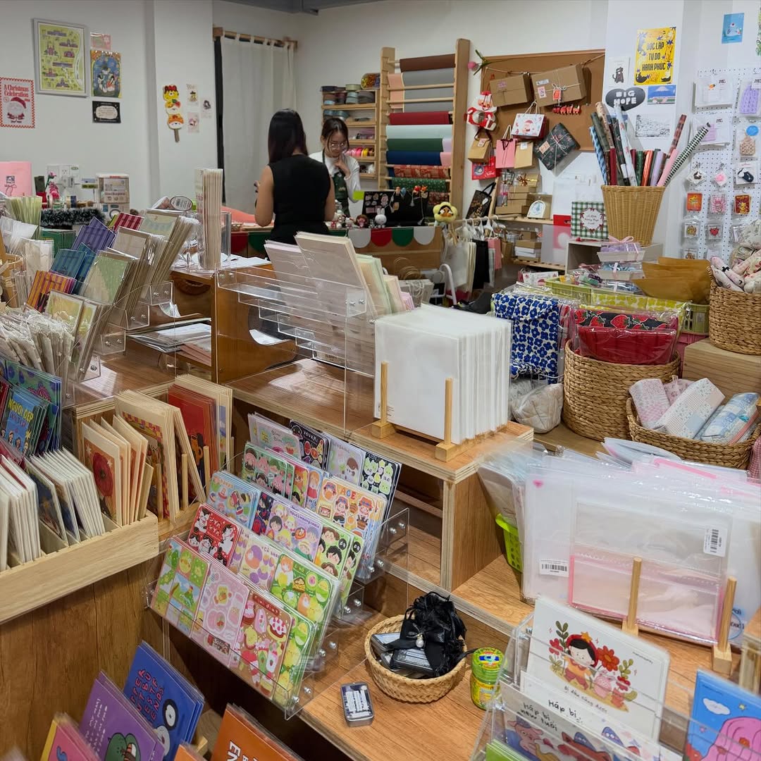 Khi người trẻ kể lại văn hoá Việt trong những cửa hàng lưu niệm kiểu mới, 1 cái tên gây chú ý tại WeYoung 2025