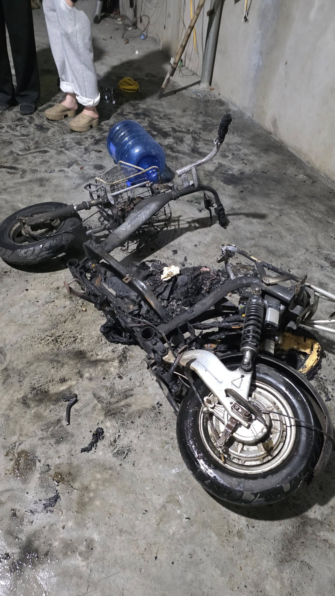 Chiếc xe đạp điện hư hỏng nặng sau vụ cháy 