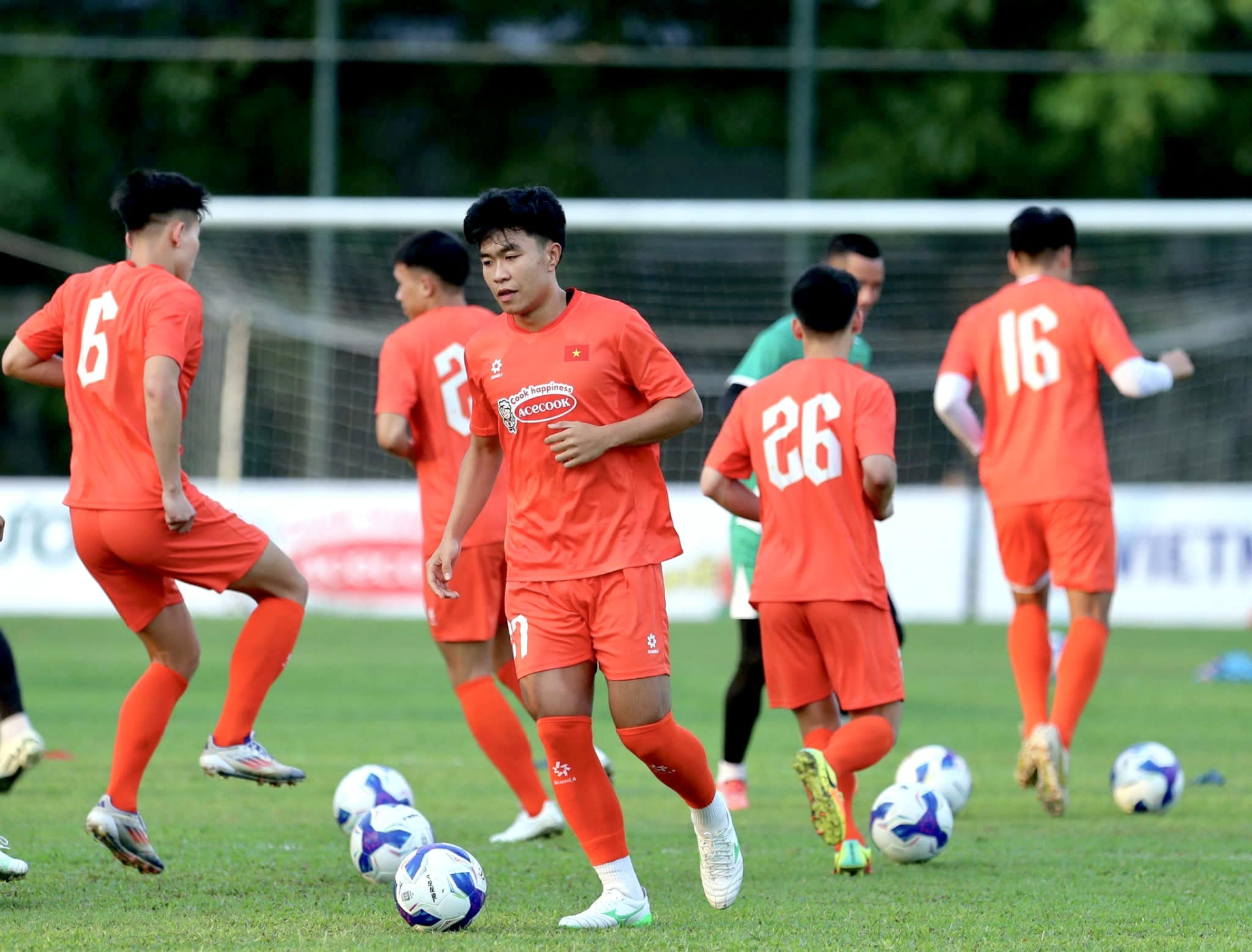 Ngày đầu tiên lên tuyển của Phạm Lý Đức (Ảnh: FBNV)