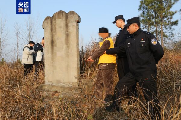 Phát hiện 1,7kg vàng trị giá 6 tỷ đồng dưới ngôi mộ tổ, sự thật khiến ai cũng sửng sốt