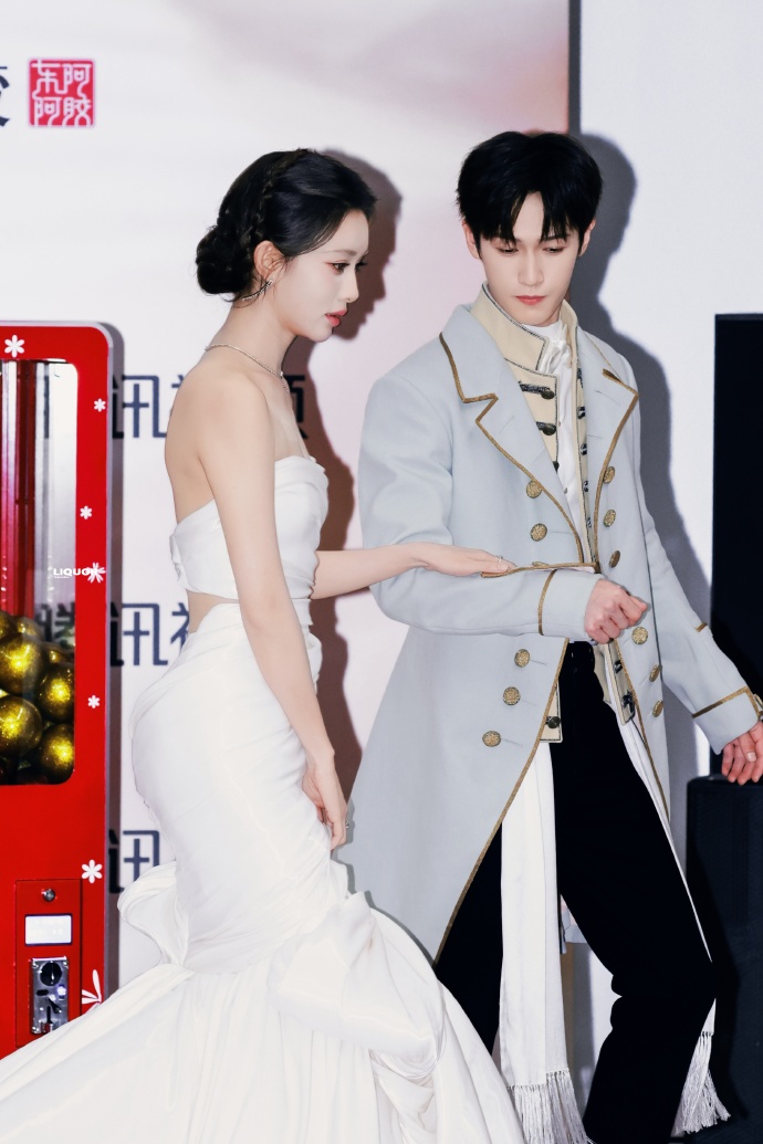 Cặp chị - em phim giờ vàng lộ clip hẹn hò 4 ngày liền, phản ứng sau đó mới đáng bàn