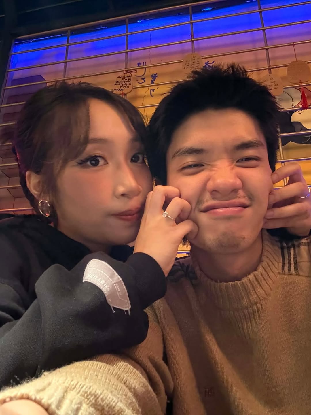 Nhiều khoảnh khắc tình tứ của cặp đôi được Mỹ Anh đăng tải trên trang cá nhân 