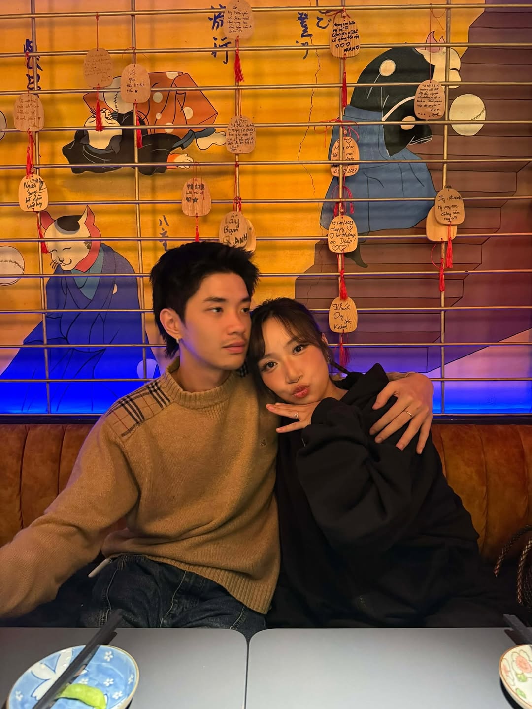 Con gái Mỹ Linh công khai đăng ảnh hôn môi producer