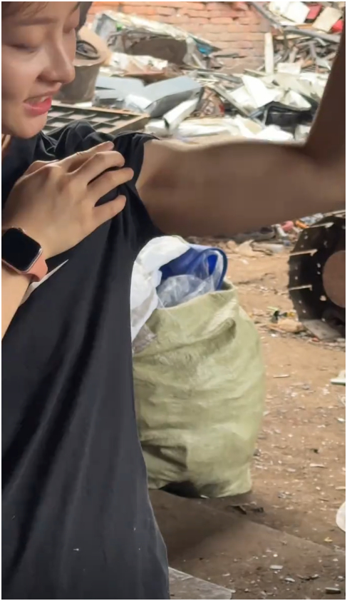 Bất ngờ với thân phận thật của cô gái 26 tuổi thu gom đồng nát kiếm 3 triệu/ngày