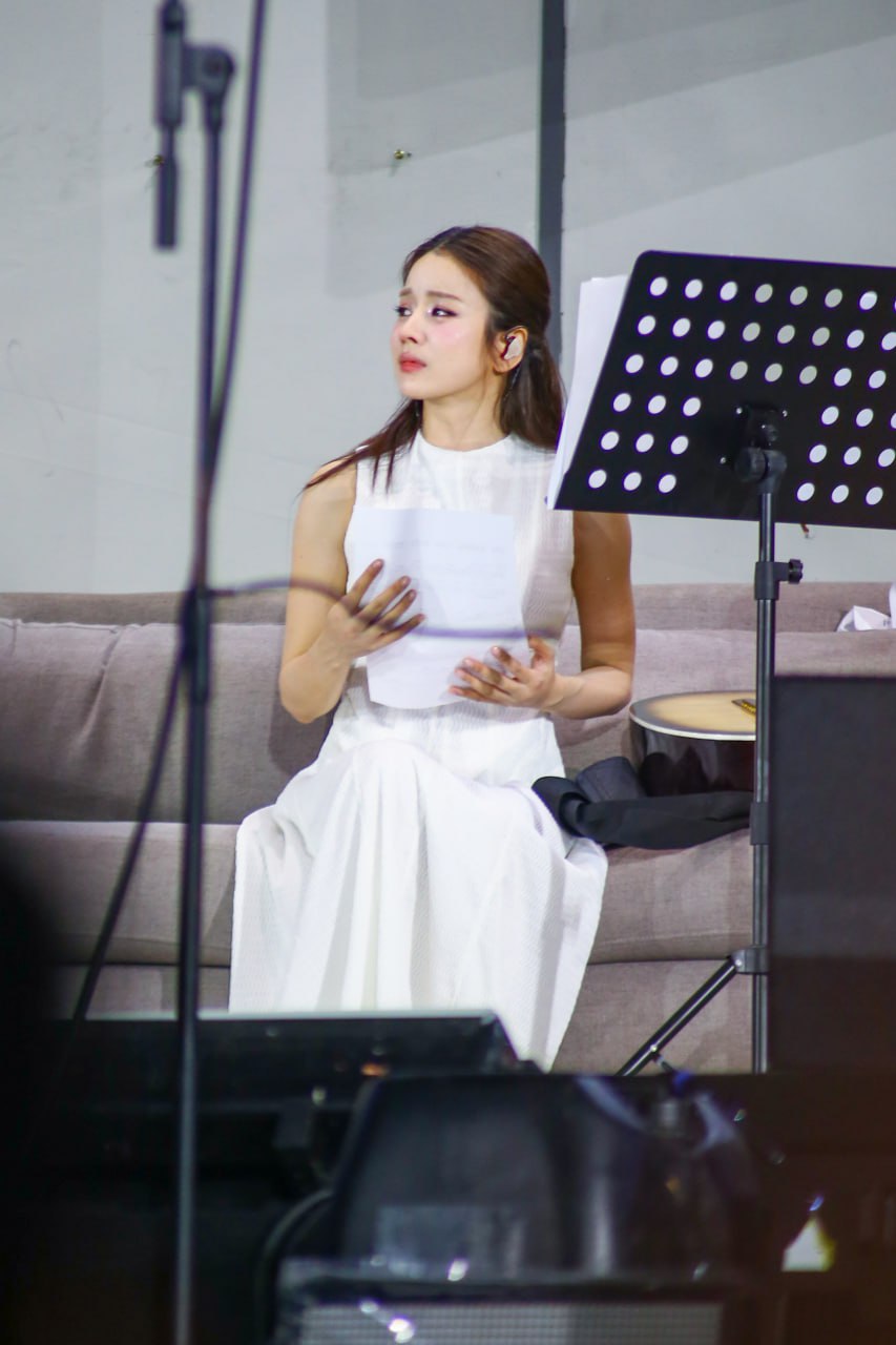 Màn trình diễn gây sốc của nữ DJ đẹp nhất Vbiz, visual như tiên nga giáng trần càng nhìn càng mê