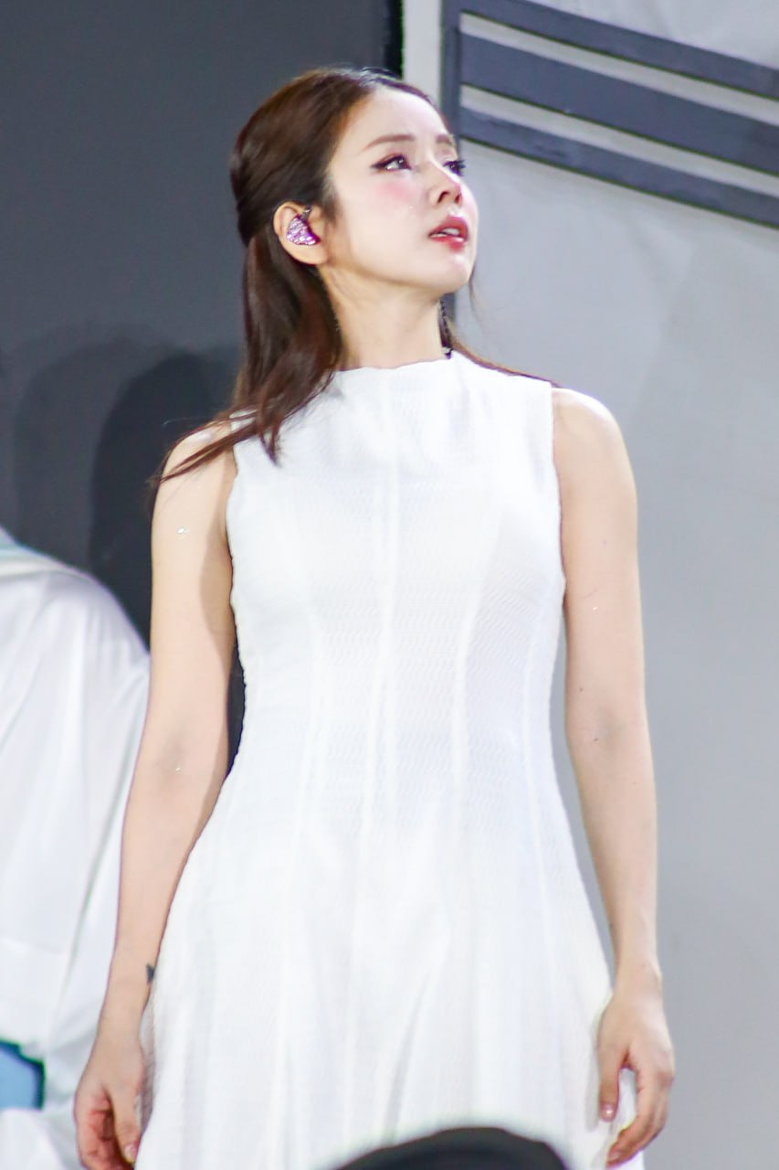 Màn trình diễn gây sốc của nữ DJ đẹp nhất Vbiz, visual như tiên nga giáng trần càng nhìn càng mê