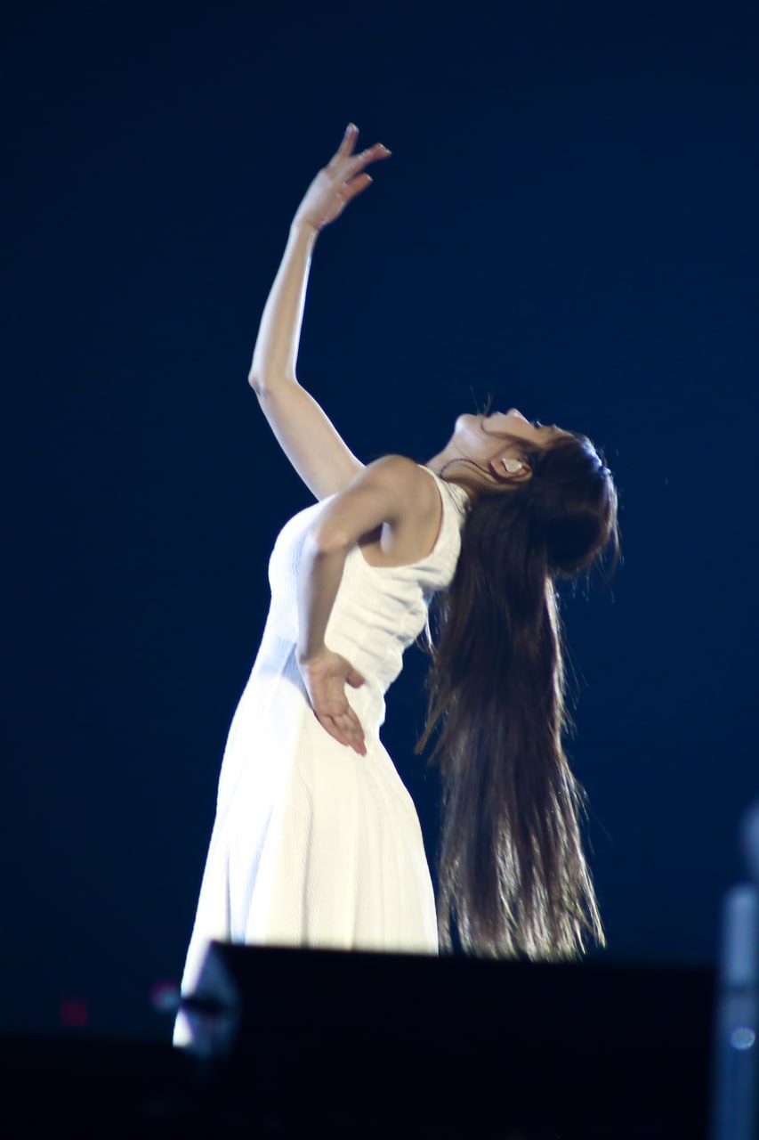 Màn trình diễn gây sốc của nữ DJ đẹp nhất Vbiz, visual như tiên nga giáng trần càng nhìn càng mê