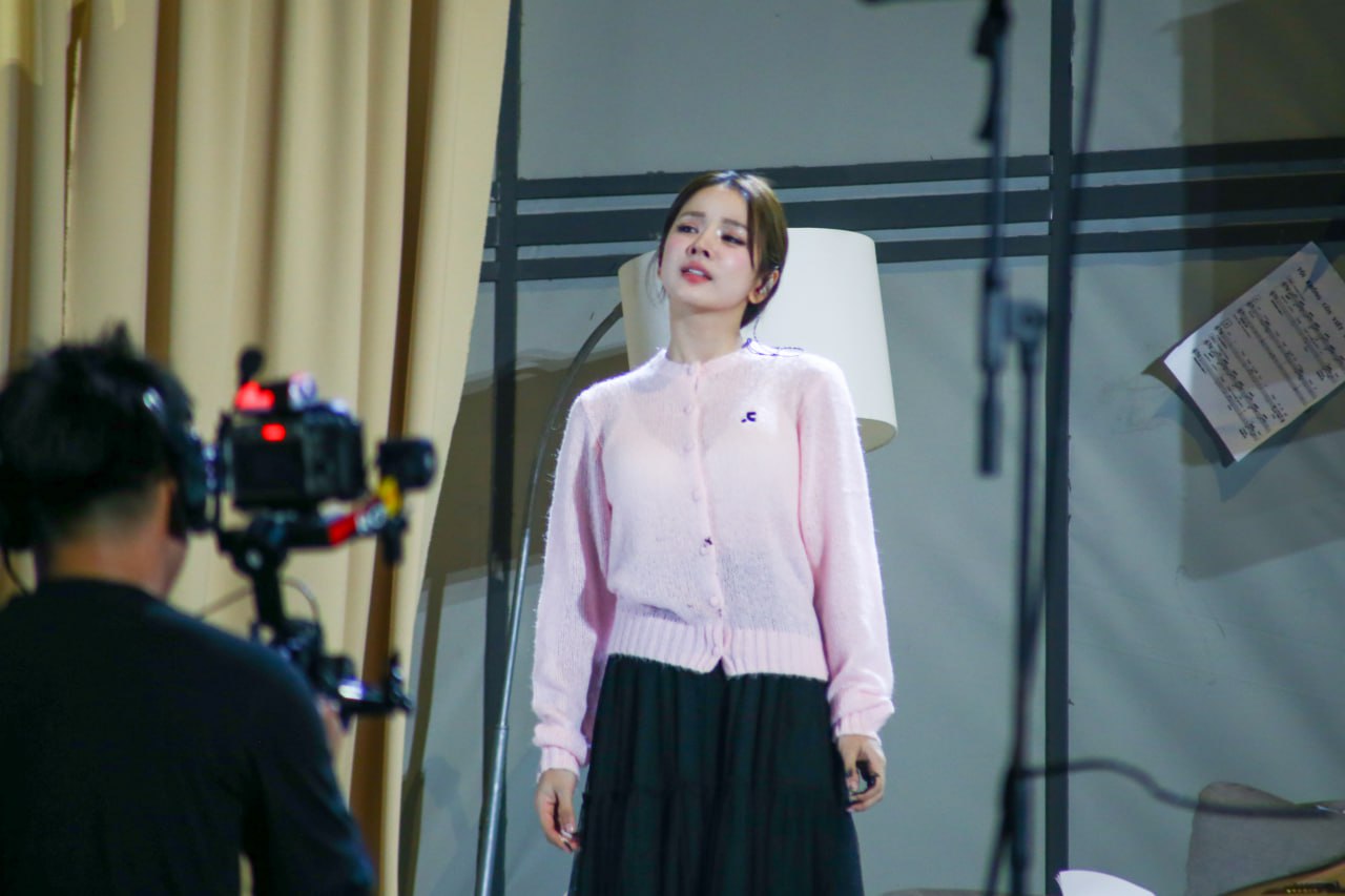 Màn trình diễn gây sốc của nữ DJ đẹp nhất Vbiz, visual như tiên nga giáng trần càng nhìn càng mê