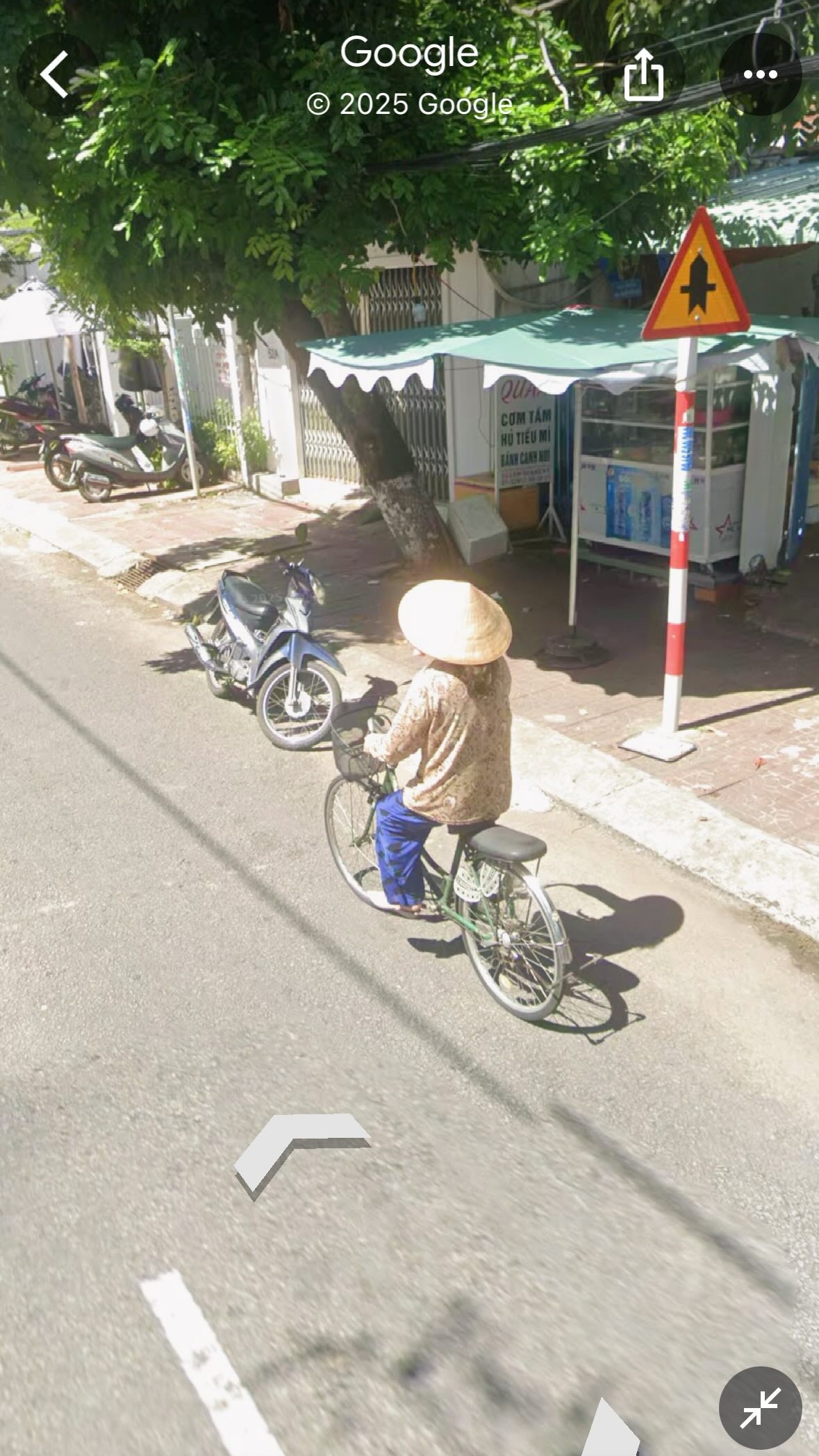 Cô gái xúc động khi tình cờ bắt gặp bóng dáng thân thương của cô ruột trên Google Maps