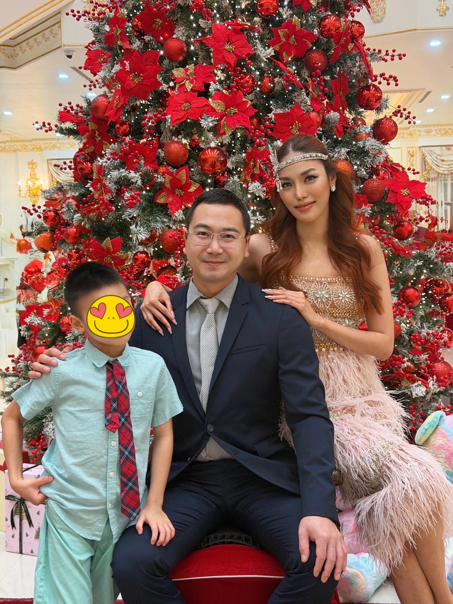 Doanh nhân John Tuấn Nguyễn - siêu mẫu Lan Khuê và con trai