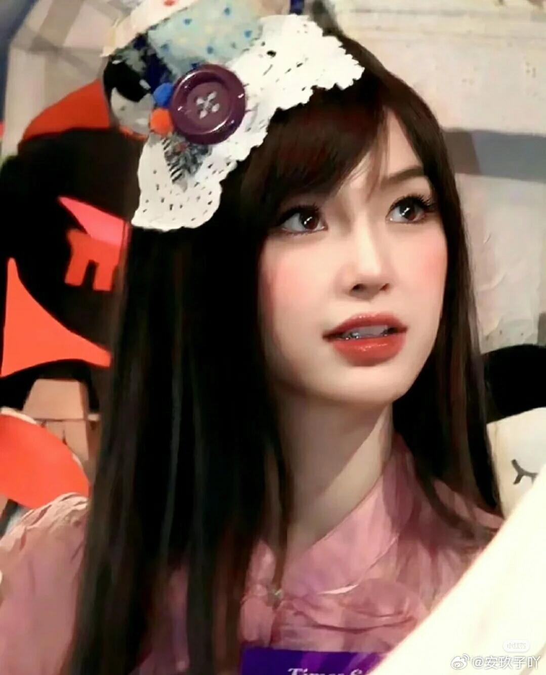 Hình ảnh đậm chất idol của Angelababy trong quá khứ (ảnh: Weibo)