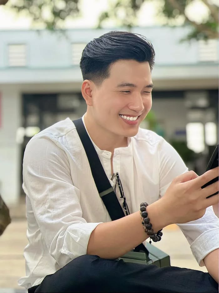 Không thể chê nổi mỹ nam Việt mặt búng ra trap boy: Ai đời đẹp quá thể đáng, cười một cái tim hẫng một nhịp