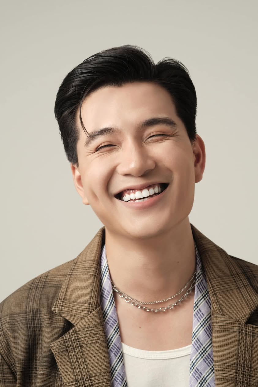 Không thể chê nổi mỹ nam Việt mặt búng ra trap boy: Ai đời đẹp quá thể đáng, cười một cái tim hẫng một nhịp