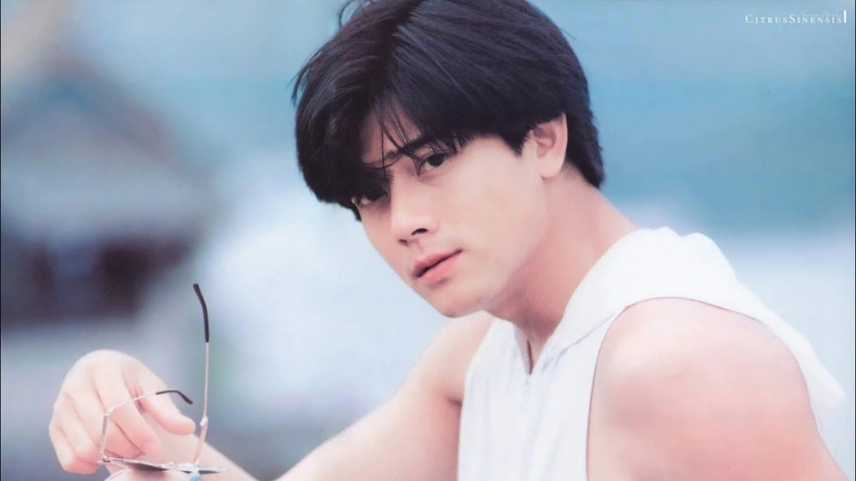 Nam tài tử đẹp trai hoàn hảo từng khiến fan nổi giận chỉ vì thông báo lấy vợ: U70 đón 3 con, phong cách giáo dục cực đỉnh