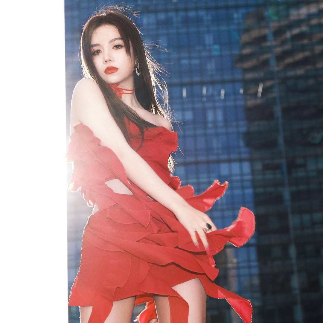 An Kỳ vẫn chăm chỉ hoạt động ca hát nhưng không được truyền thông ưu ái