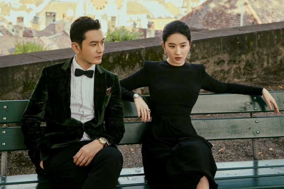 Rùng mình cảnh Lưu Diệc Phi bị thác nước cuốn trôi, 1 tài tử hạng A liều mình nhảy xuống cứu mạng