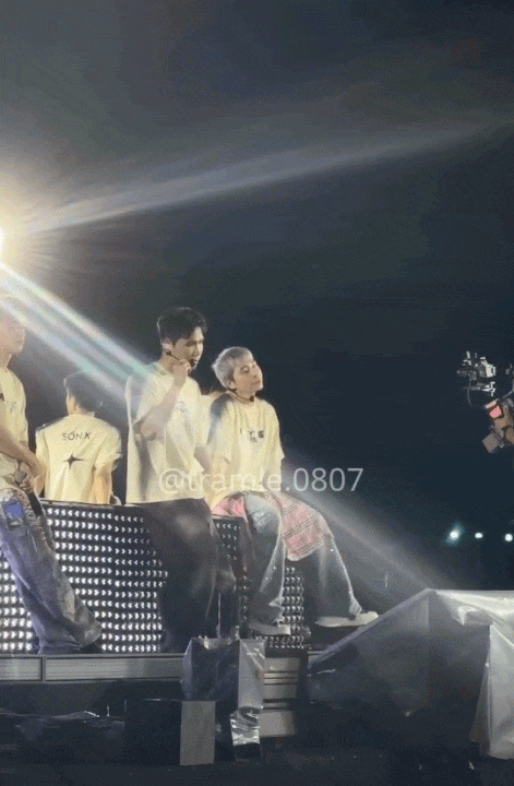   Hình ảnh Karik tại concert Anh Trai Say Hi tối 27/12ơ  