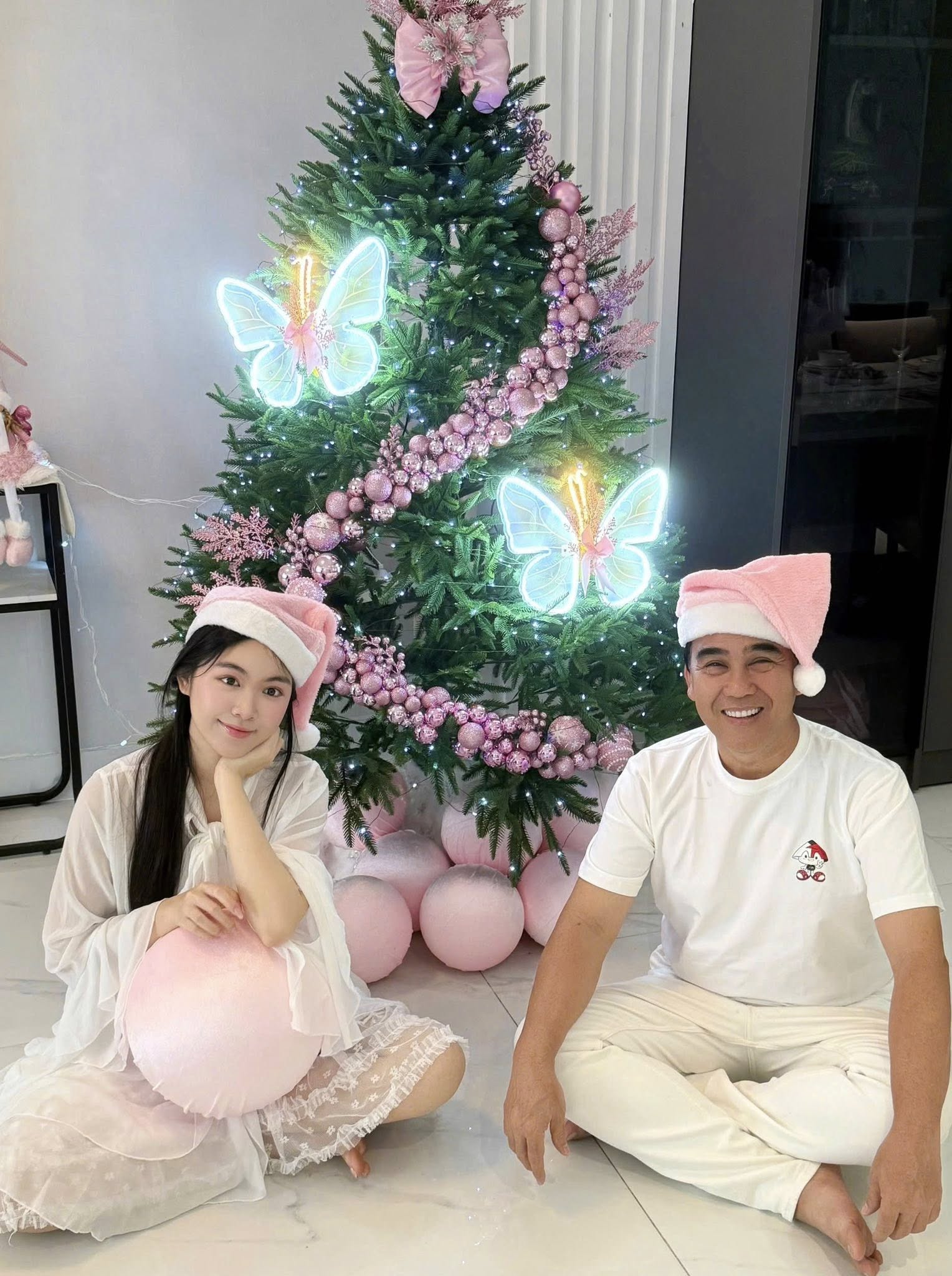 Lọ Lem và ba (Ảnh: FBNV)