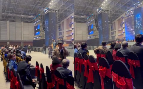 Tại hiện trường, theo ghi nhận thực tế, khi đã quá giờ dự kiến khai màn hơn 30 phút, không có nghệ sĩ nào xuất hiện trên sân khấu