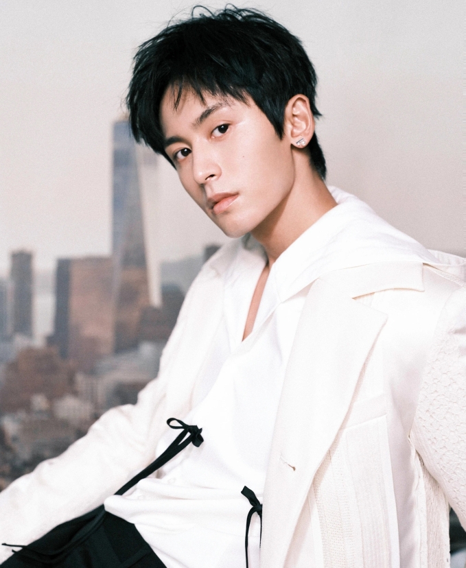 Nam diễn viên còn khiến bà chủ của mình là Triệu Vy vạ lây.