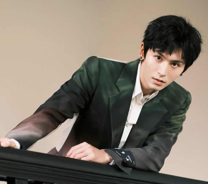 Trương Triết Hạn bất ngờ trở thành gương mặt đẹp trai nhất thế giới.