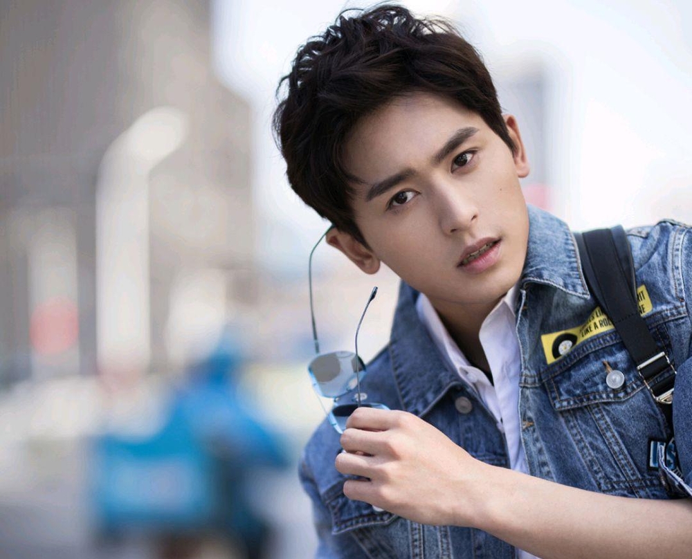 Trương Triết Hạn bay màu chỉ sau 4 tiếng bị phốt.