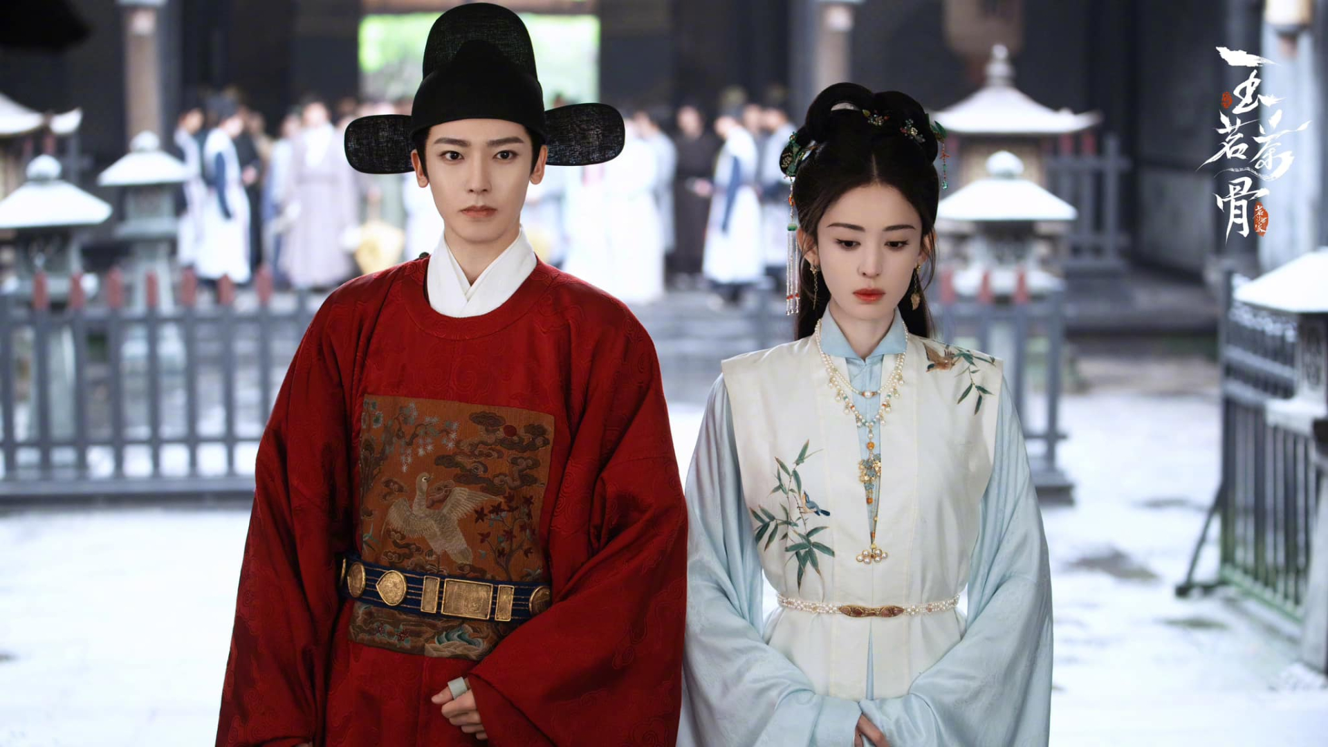 Chỉ cần cặp đôi này đứng cạnh nhau thì nơi đó chính là bồng lai tiên cảnh, đẹp đến nỗi không cho ai đẹp cùng