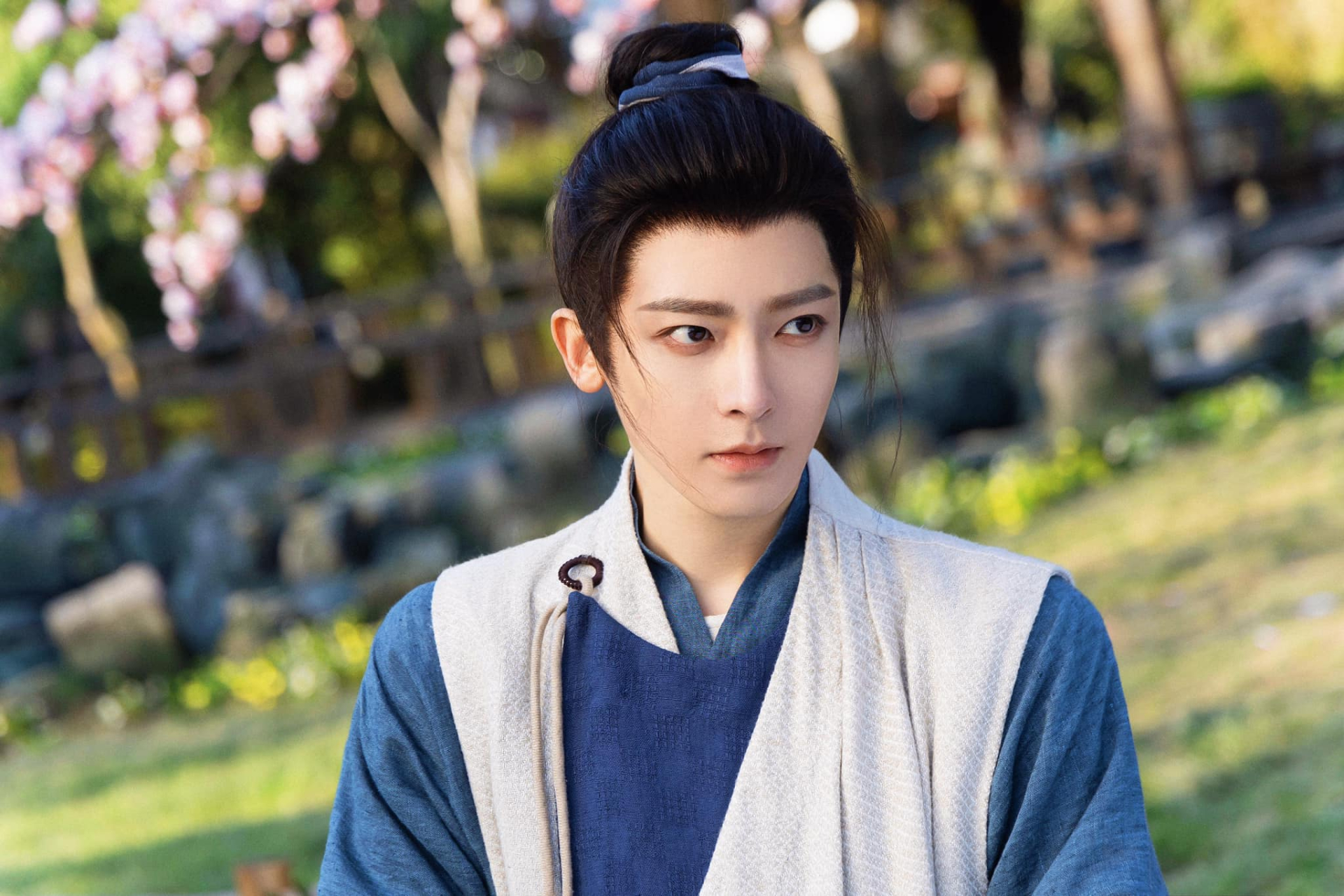 Chỉ cần cặp đôi này đứng cạnh nhau thì nơi đó chính là bồng lai tiên cảnh, đẹp đến nỗi không cho ai đẹp cùng