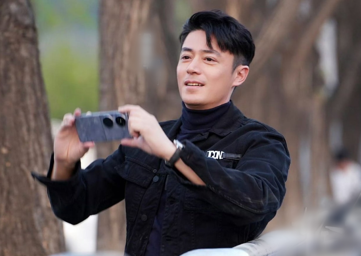 Hoắc Kiến Hoa có sự nghiệp thành công, gia đình hạnh phúc cùng Lâm Tâm Như khiến khán giả ngưỡng mộ