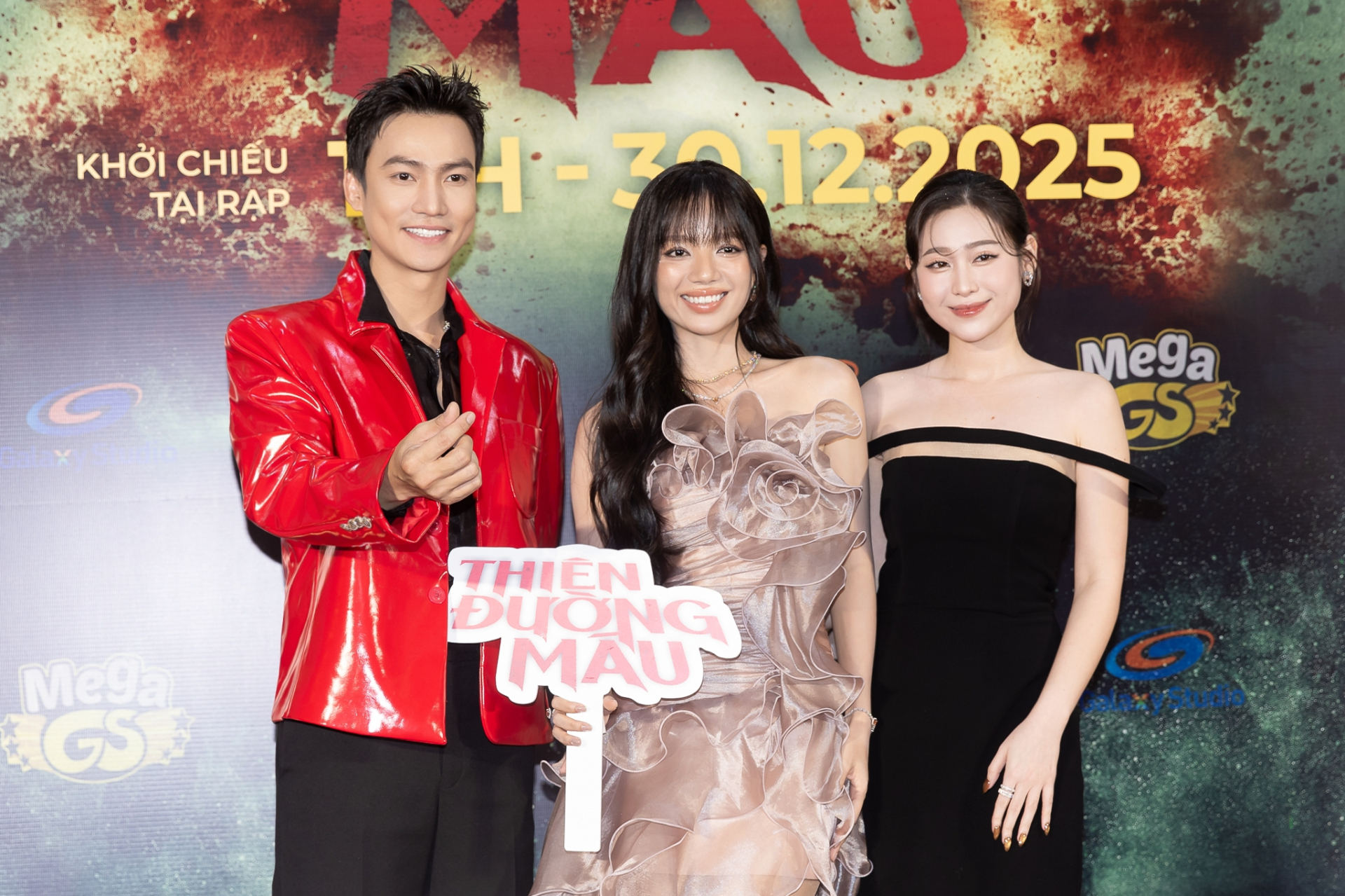 Ai đó hãy cứu lấy mỹ nhân Mưa Đỏ