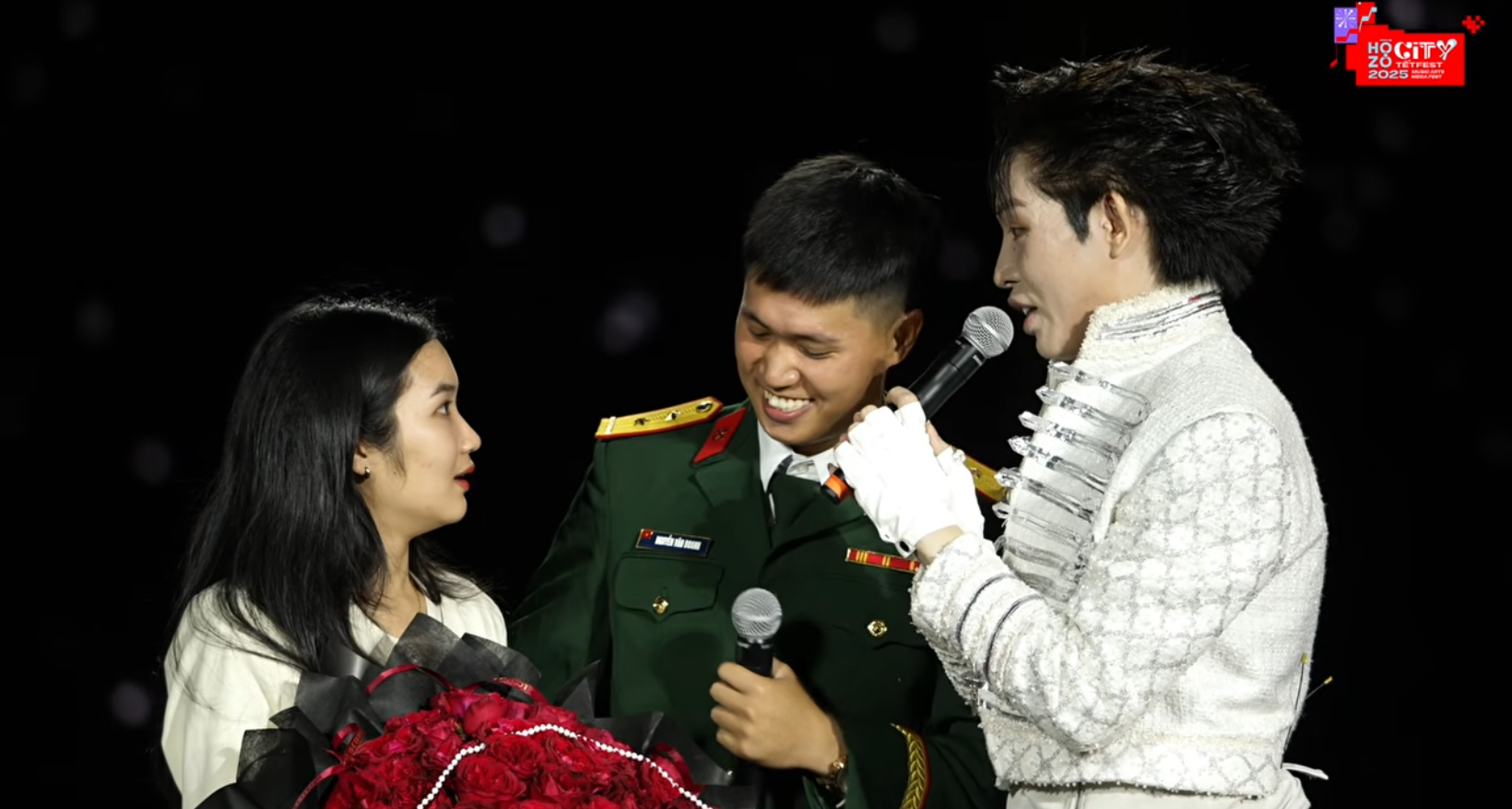 Đức Phúc gửi lời chúc phúc và món quà đặc biệt dành cho cặp đôi 