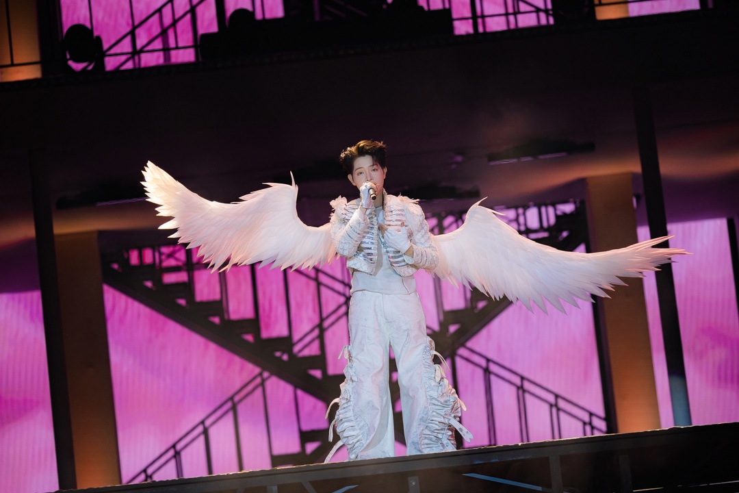 Đức Phúc nhận được nhiều lời khen nhờ cách dẫn dắt khéo léo, tinh tế trong suốt màn cầu hôn