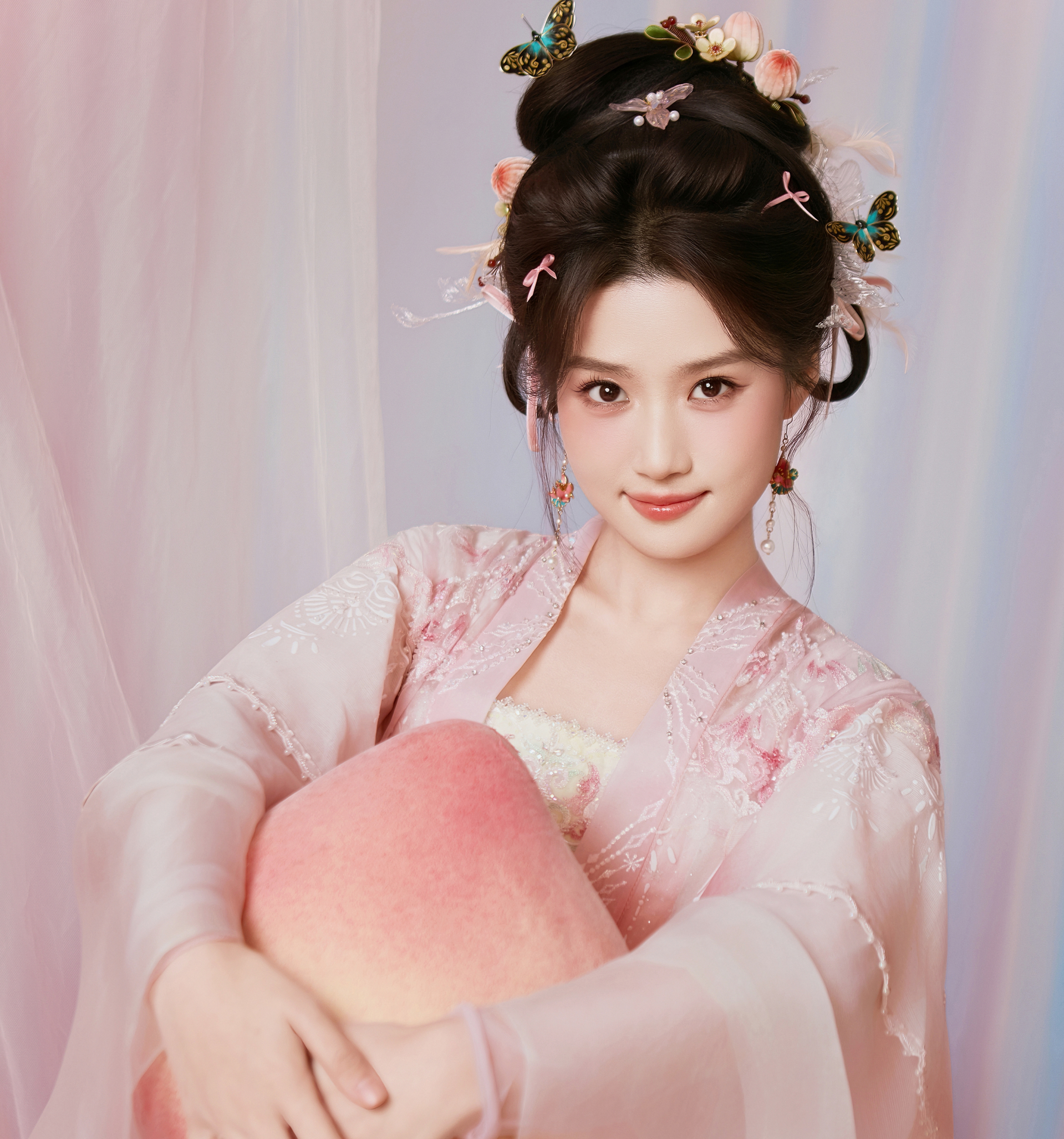 Một vài hình ảnh đáng yêu của Lư Dục Hiểu trong buổi biểu diễn đêm giao thừa