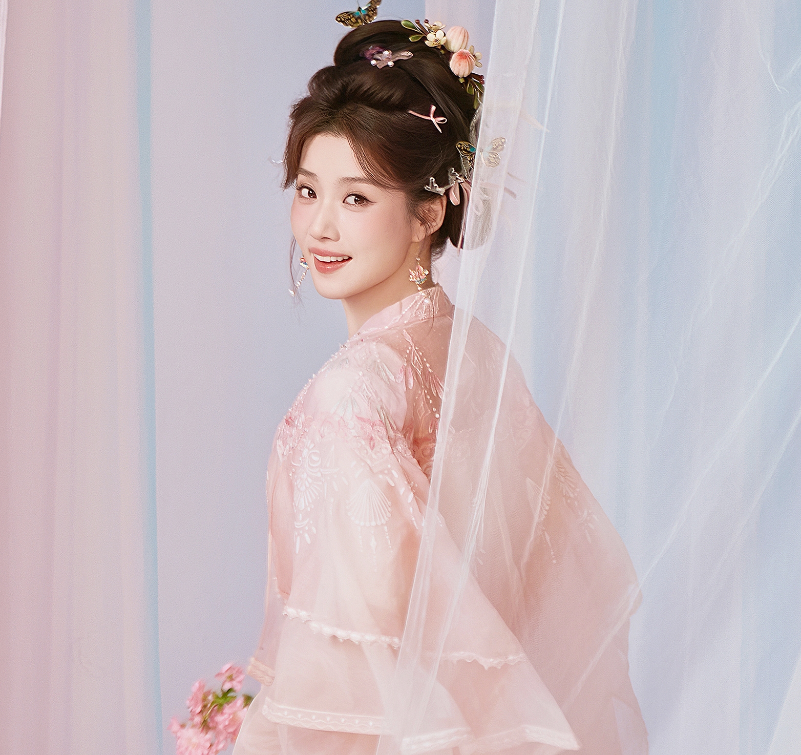 Mỹ nhân đẹp nhất Đêm hội giao thừa 2026: Nhan sắc gây nghiện cực mạnh, tiên nữ chứ không phải người