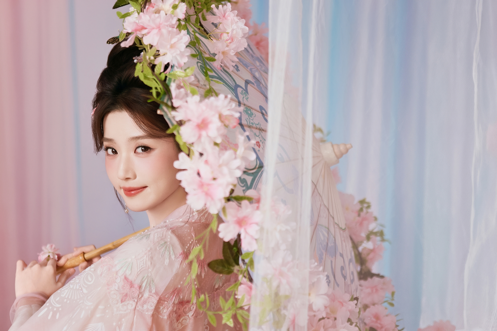 Mỹ nhân đẹp nhất Đêm hội giao thừa 2026: Nhan sắc gây nghiện cực mạnh, tiên nữ chứ không phải người