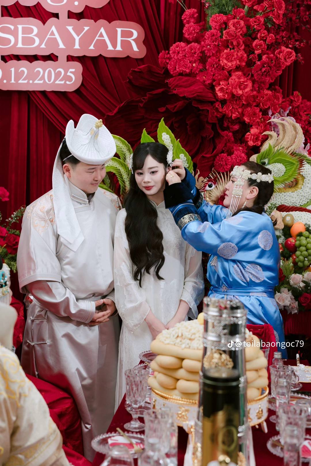 Tháp bánh ul boov khiến nhiều người tò mò