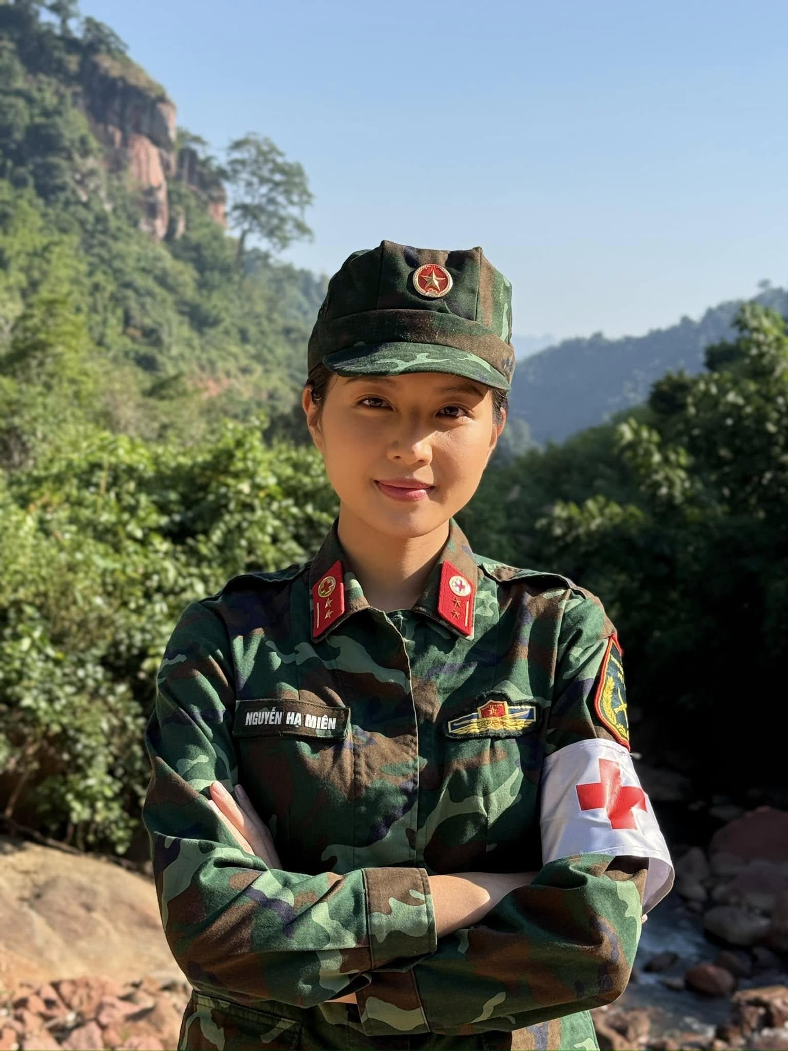 Bích Ngọc vào vai nữ quân y Hạ Miên ở Không Biên Giới