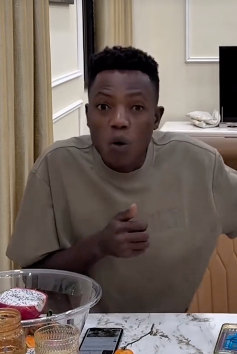 Lindo livestream lên tiếng về hoạt động với Team Châu Phi (Ảnh chụp màn hình)