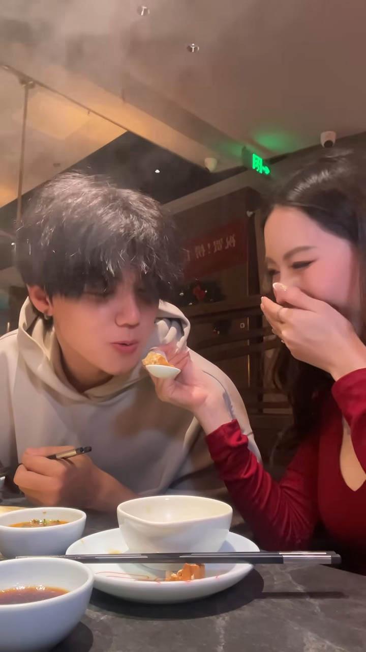 Cô cho biết đã chi khoảng 1 triệu đồng cho 5 tiếng đi chơi cùng 