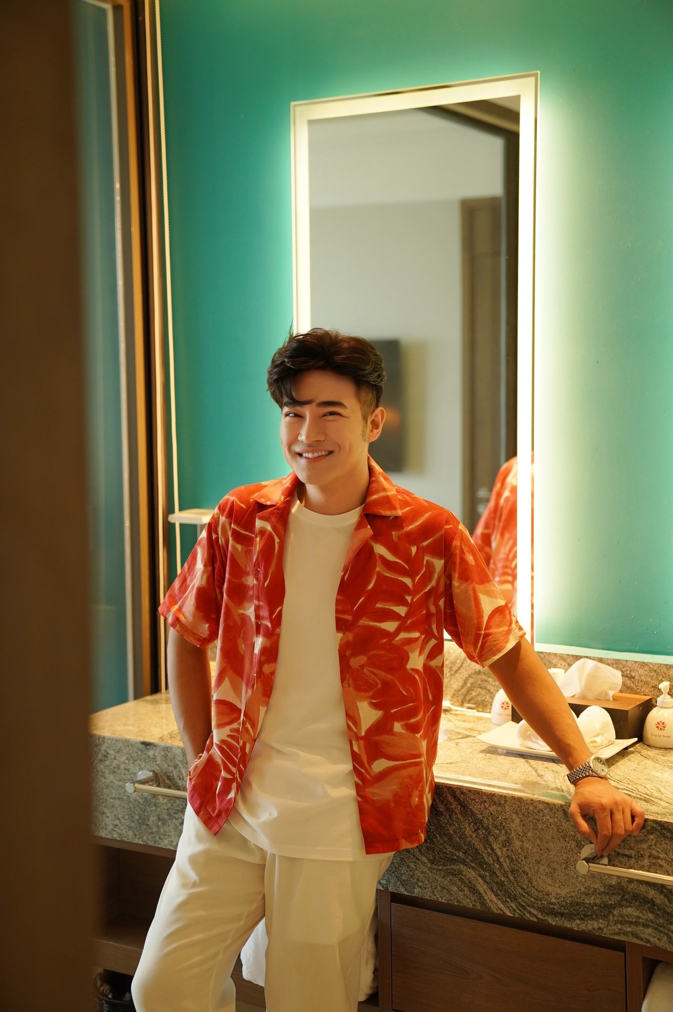  “Thiên Lôi xấu nhất Táo Quân” sống trong căn hộ cao cấp 200m2, mặt thật ở tuổi 45 gây choáng