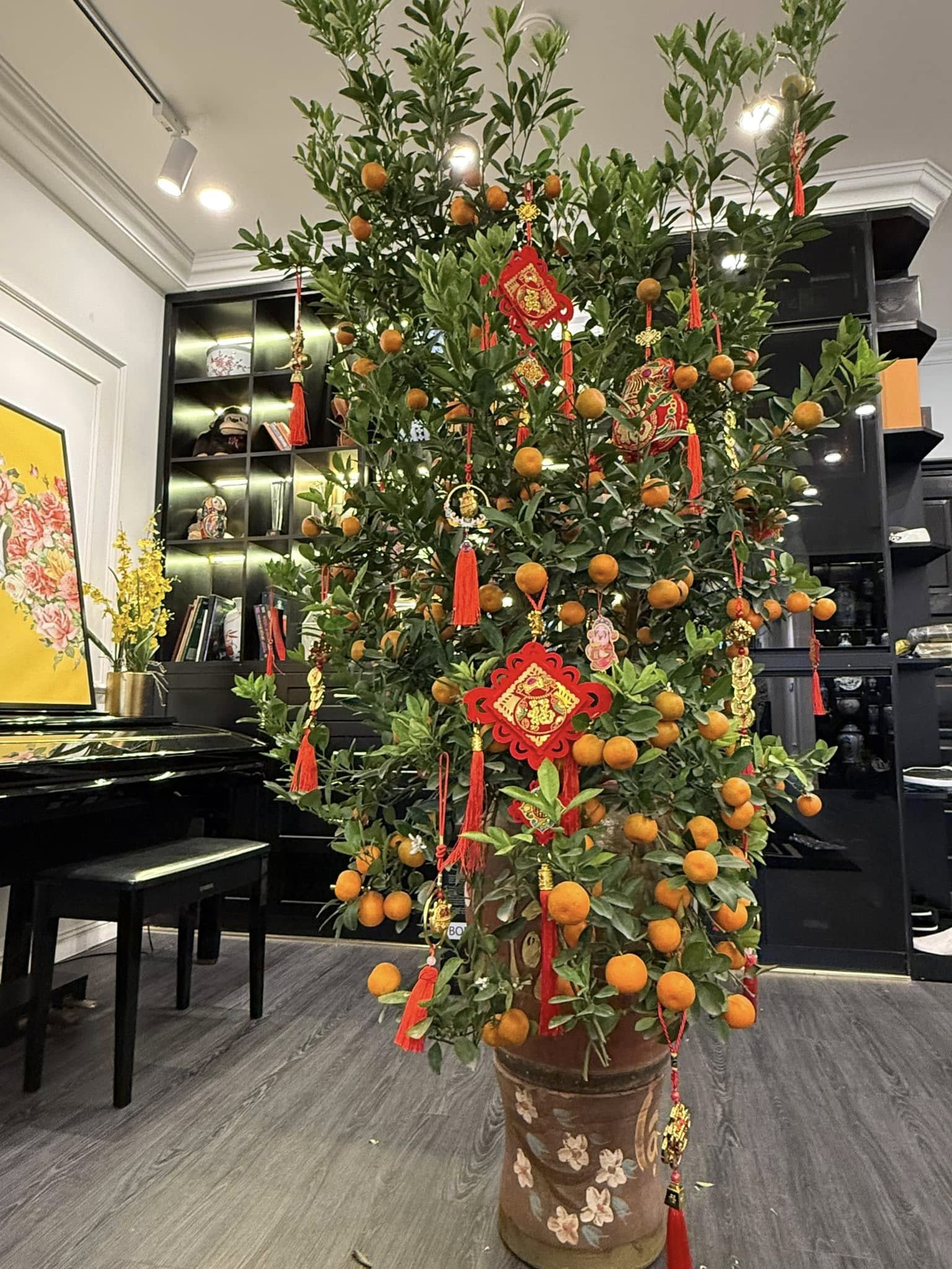  “Thiên Lôi xấu nhất Táo Quân” sống trong căn hộ cao cấp 200m2, mặt thật ở tuổi 45 gây choáng