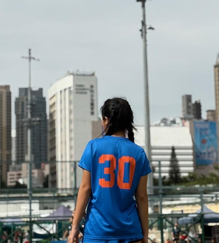 Phong cách của Mina Hồ khá đa dạng, lúc nữ tính dịu dàng, lúc năng động khoẻ khoắn