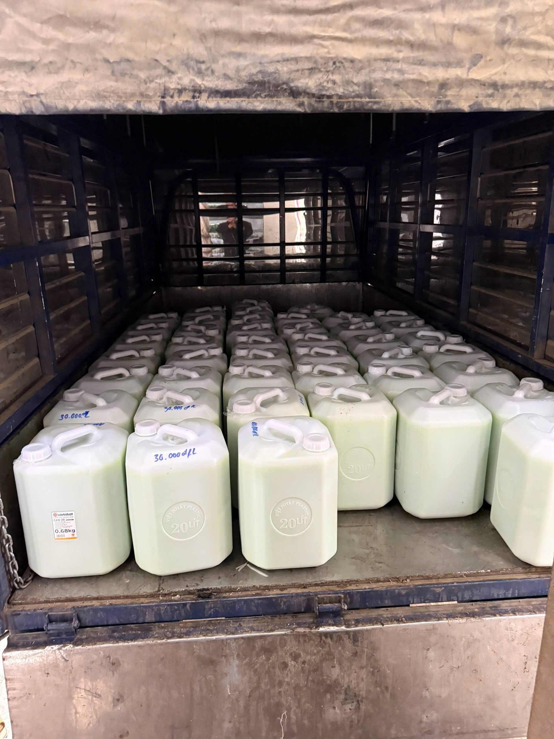 Đội Quản lý thị trường số 9 lập hồ sơ và tạm giữ toàn bộ hàng hóa vi phạm để tiếp tục xử lý theo quy định.