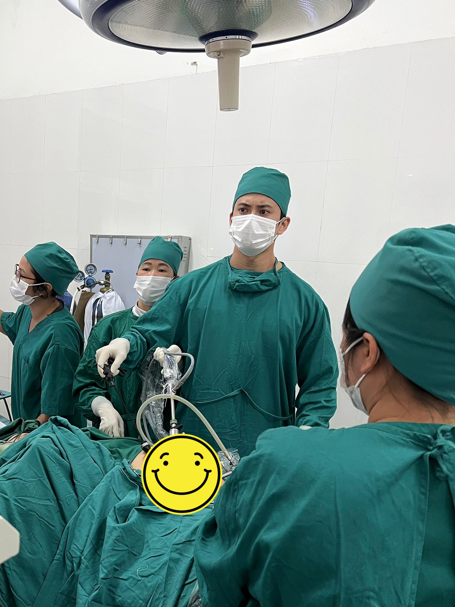 Hiện tại anh vẫn đang vừa là bác sĩ vừa là người mẫu