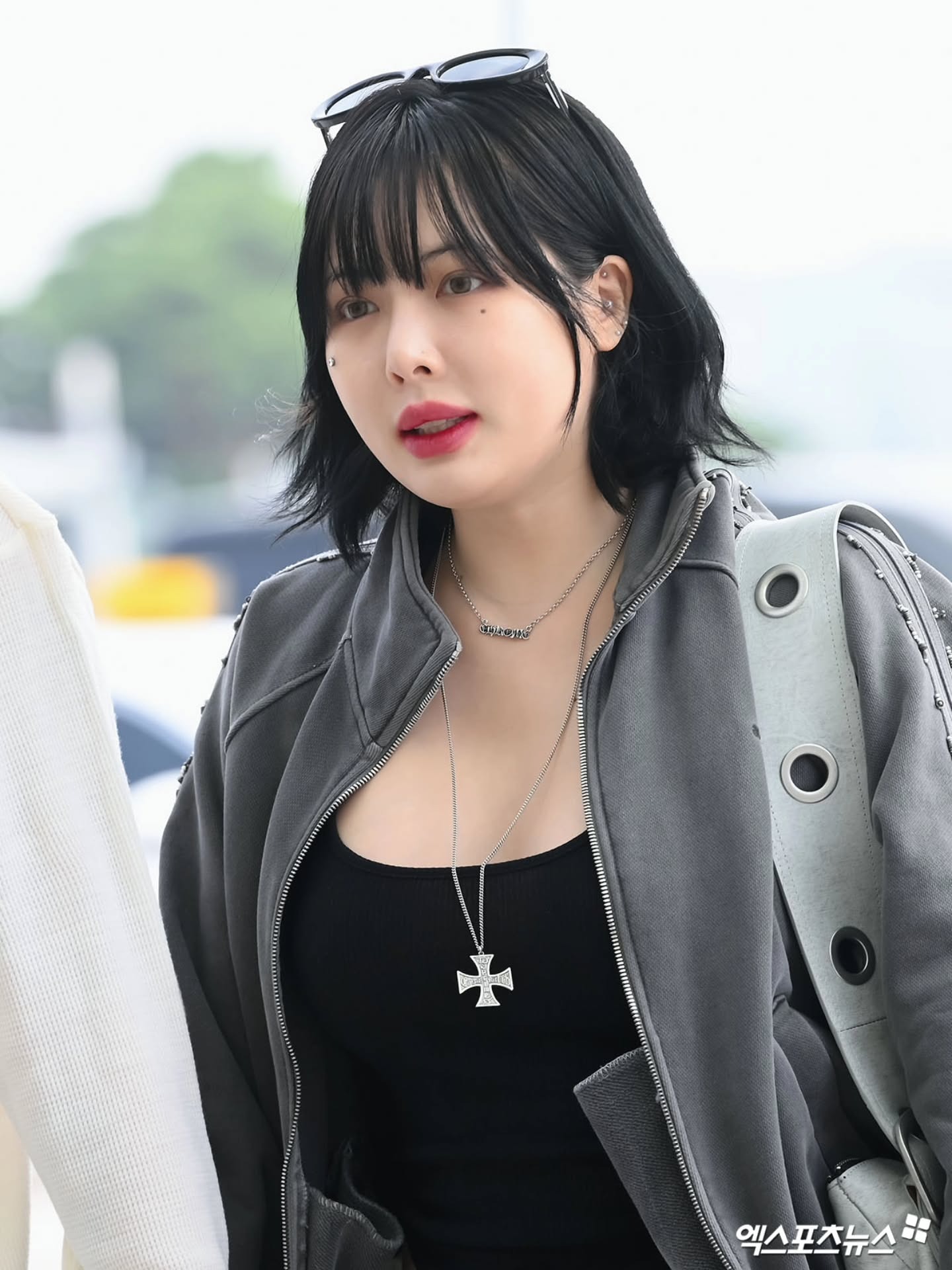 HyunA cũng liên tục đối mặt với các vấn đề về sức khỏe, từng ngất xỉu trên sân khấu và công khai tình trạng thể chất không ổn định (Ảnh: X)