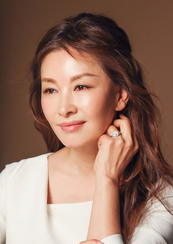 Lee Mi Sook bị công ty quản lý cũ 