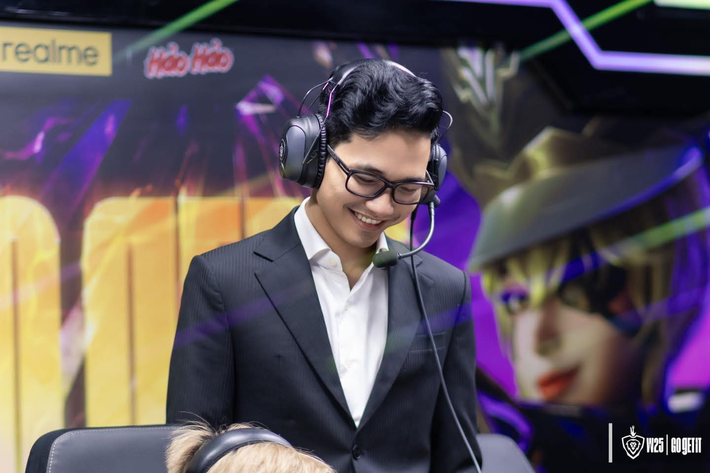 Titan - cựu HLV của Saigon Phantom (SGP) thừa nhận yêu nam giới khi đang có vợ là ai?