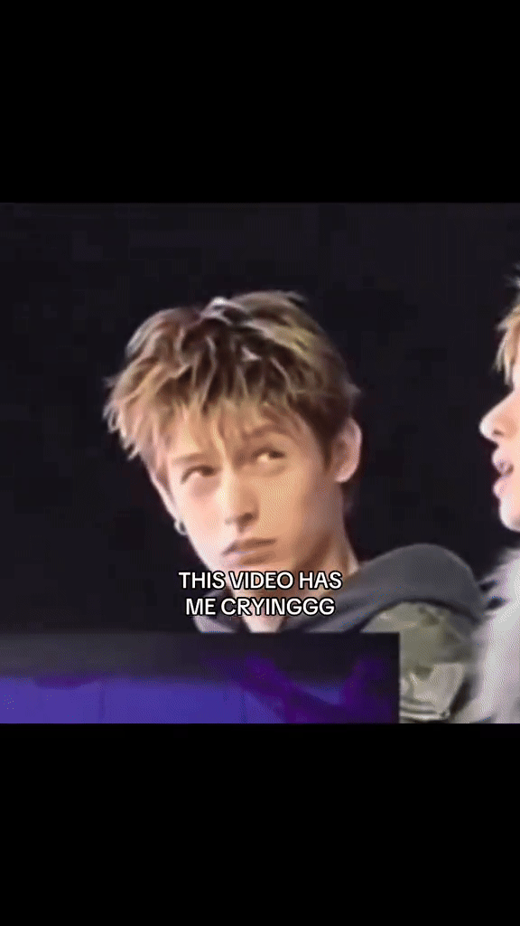 James nhận về không ít gạch đá khi không kiểm soát được biểu cảm trên khuôn mặt