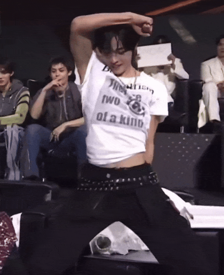 Hội mỹ nam đẹp nhất hiện tại liên tục lộ thái độ chế nhạo tiền bối, ngũ quan nhăn nhó khó hiểu