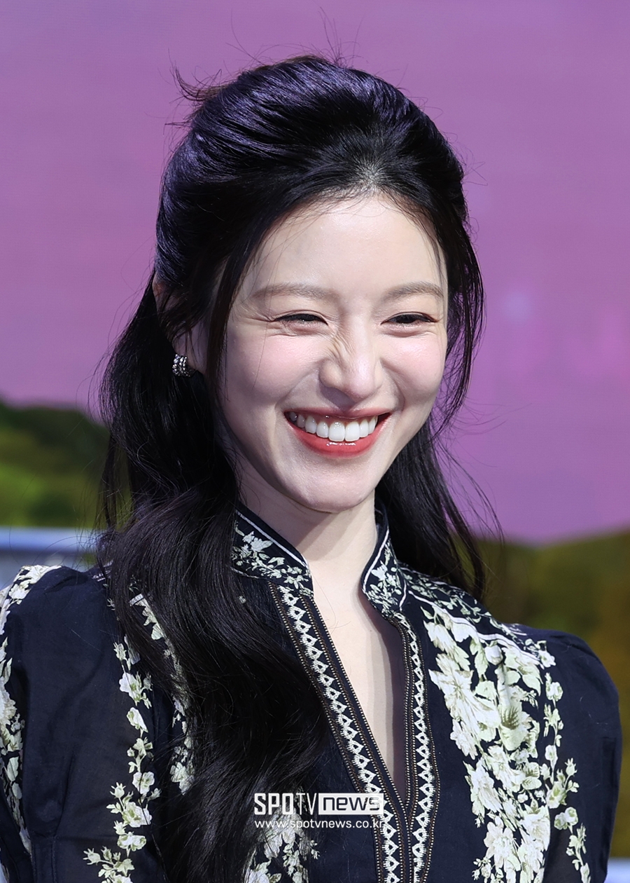 Ngắm mỹ nhân có khuôn mặt kim cương, ta nói nó đã: Đẹp sang vô cùng tận, không phải nắng sao cứ chói chang